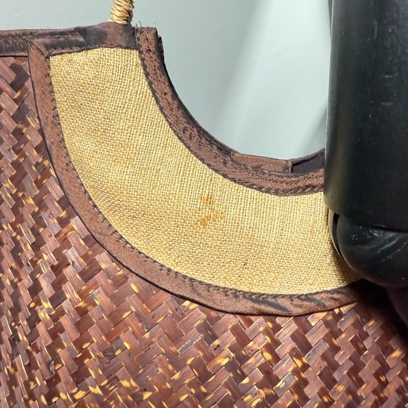 Elegant Brown Woven Tote Bag - Picture 3 of 8